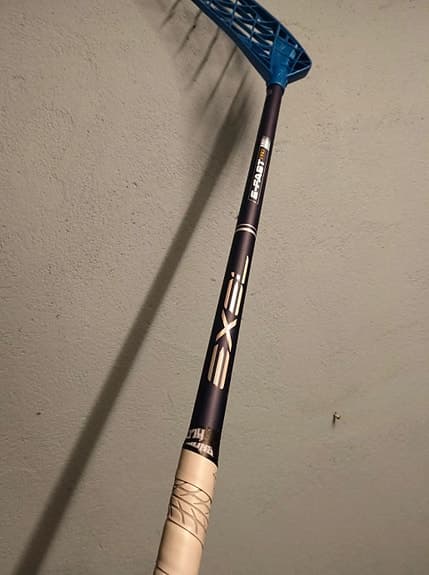 2 st Innebandyklubbor av märket Exel