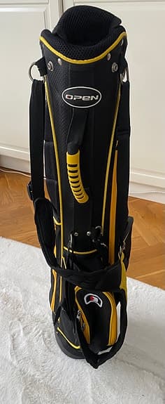 Open golfbag, junior, med bärstativ svart/gul + putter