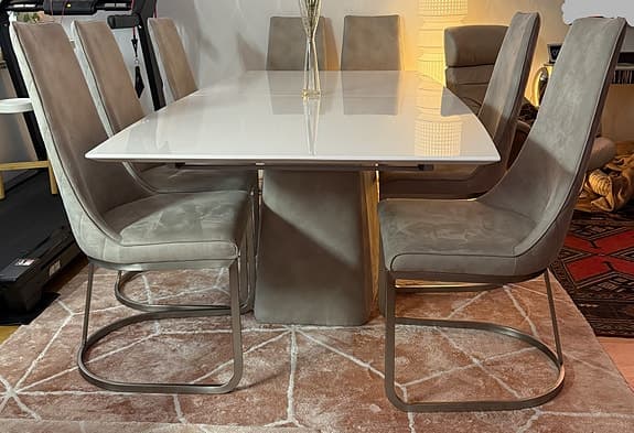 Matbord med 10 stolar, 110  x 220-280 cm