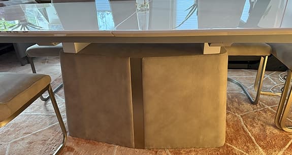Matbord med 10 stolar, 110  x 220-280 cm