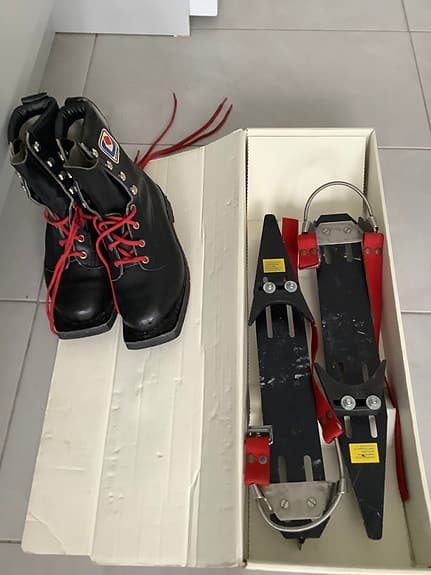 Skridskor med skor storlek 36 svart/röd