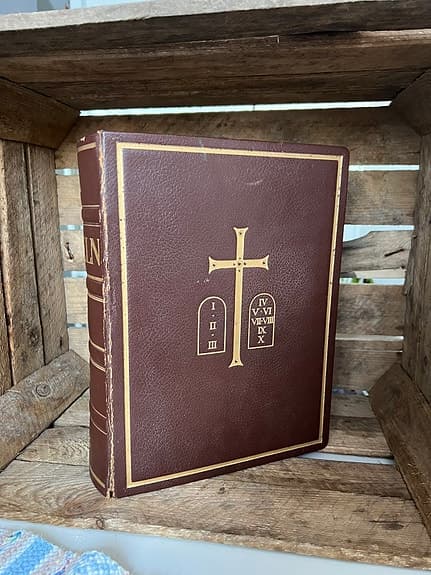 Illustrerad Familjebibel Fröléen&Co. ofylld familjekrönika, mycket bra skick