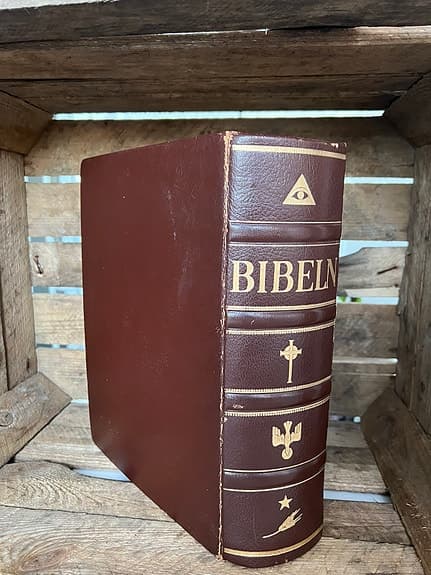 Illustrerad Familjebibel Fröléen&Co. ofylld familjekrönika, mycket bra skick