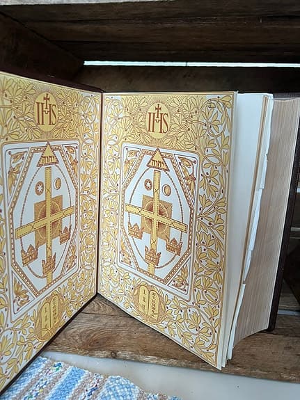 Illustrerad Familjebibel Fröléen&Co. ofylld familjekrönika, mycket bra skick