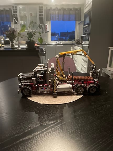 Lego Technic timmerlastbil med kran