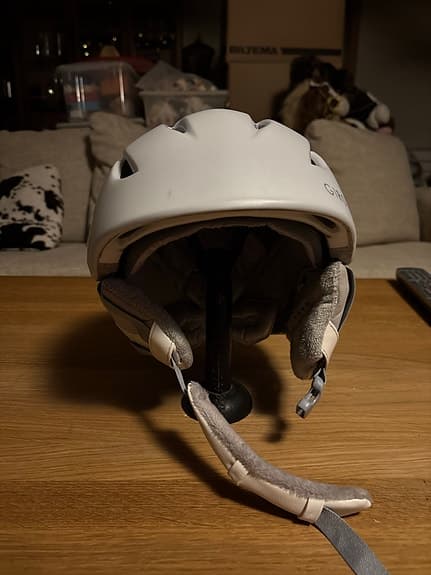 Skidhjälm av märket Giro med MIPS