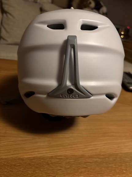 Skidhjälm av märket Giro med MIPS