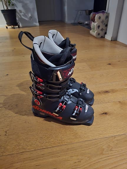 Nordica Pro Machine alpina pjäxor svart röd