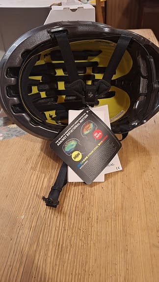 Cykelhjälm Sweet protection tucker MIPS