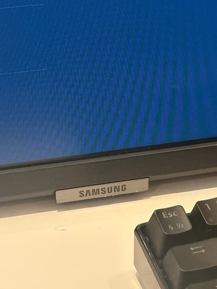 Samsung m5 32 tum monitor (Saknar fjärrkontroll men har knappar under tv)