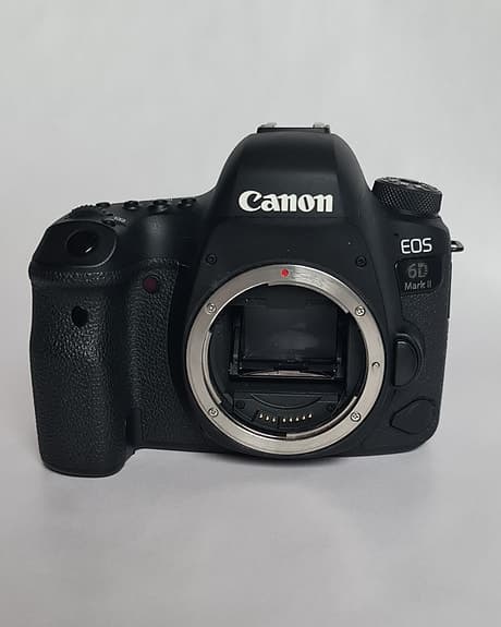 Canon EOS 6D Mark ll med batterigrepp BG-E21
