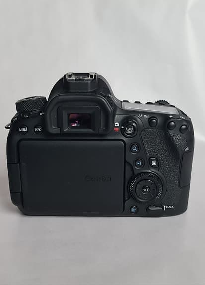 Canon EOS 6D Mark ll med batterigrepp BG-E21