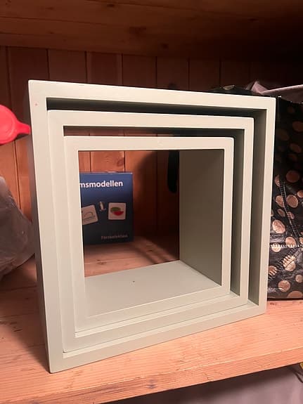 3 små fyrkantiga hyllor