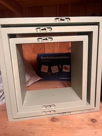 3 små fyrkantiga hyllor