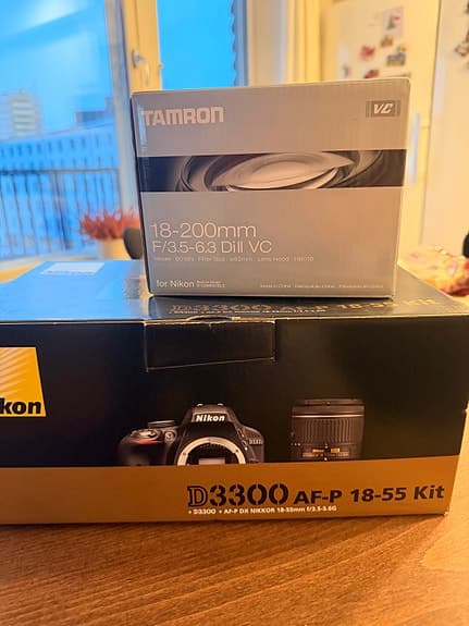 Nikon D3300 systemkamera med Tamron-objektiv. 18-200 med AF VC.