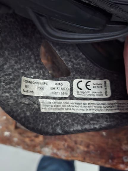 Giro Cormicks MIPS cykelhjälm M/L svart