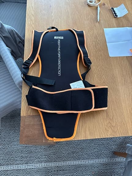 Pros Adaptive Foam Protection ryggskydd svart orange stl. M