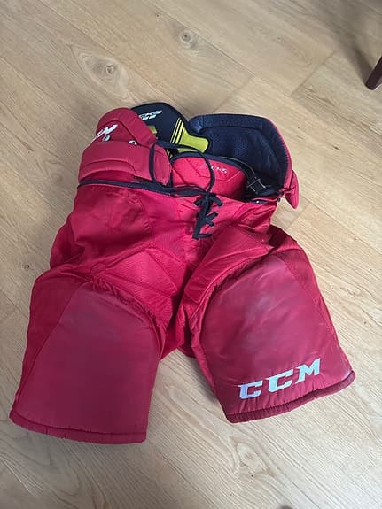 CCM Tacks 7092 hockeybyxor röd senior M