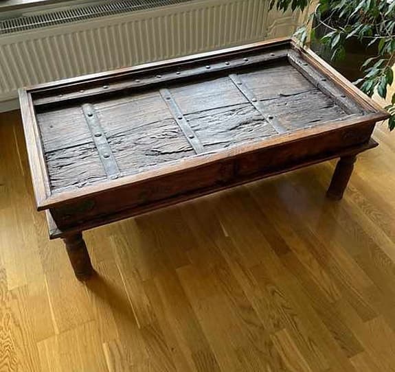 Unikt handgjort soffbord – tillverkat av antik dörr
