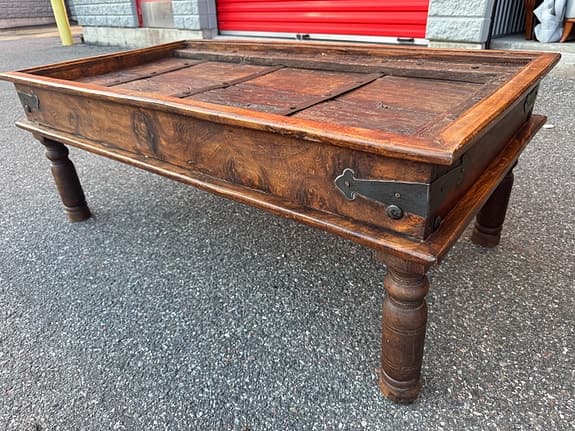 Unikt handgjort soffbord – tillverkat av antik dörr