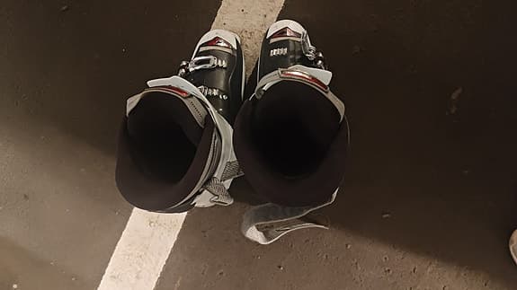 Nordica alpina pjäxor svart/vit, fräscha, bekväma