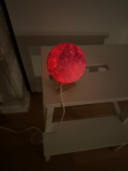 IKEA bordslampa med klotformad skärm flerfärgad