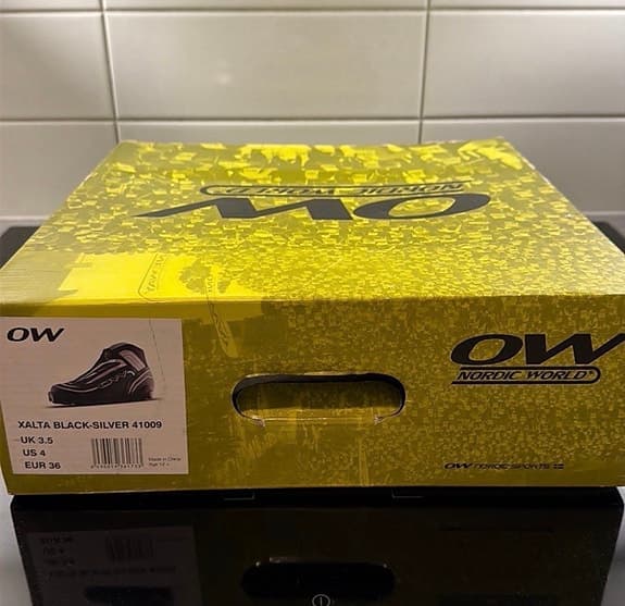 OW Nordic World Xalta Skidpjäxor - Storlek 36. Helt nya och aldrig använda.