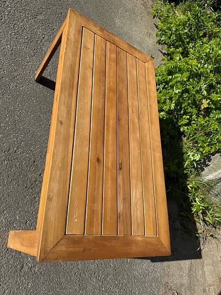 Stabil och stilren träbänk / soffbord i fint skick