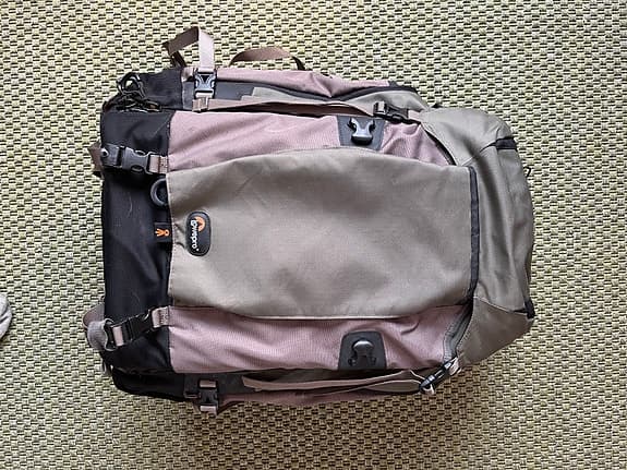 Lowepro 400 AW kameraryggsäck grön 39 x 36 x 54 cm