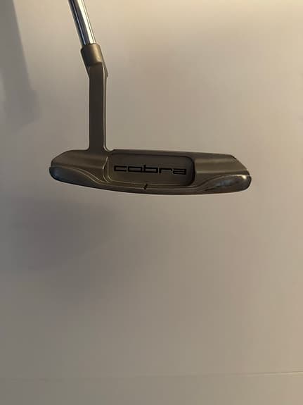 Cobra putter med SuperStroke‑grepp