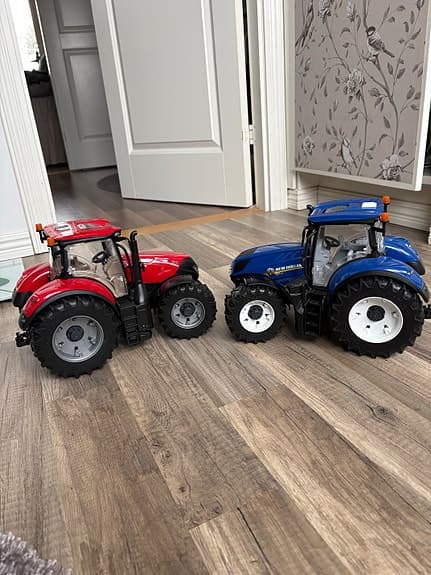 Bruder leksaksfordon traktorer och arbetsmaskiner röd blå plast