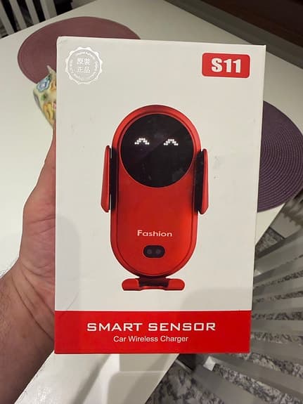 Mobilhållare med trådlös laddning och automatiskt klämma