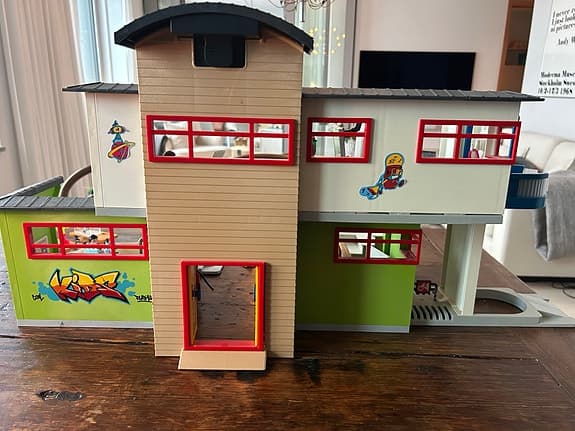 Playmobil leksakshus skola