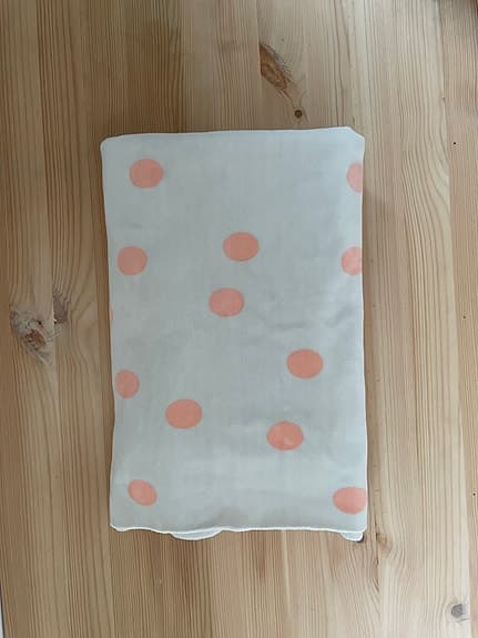 Tyg/textil stuvbit micro fleece sand färgad med prickar