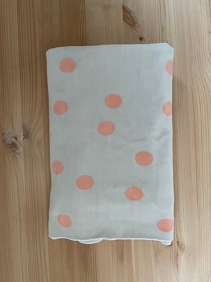 Tyg/textil stuvbit micro fleece sand färgad med prickar