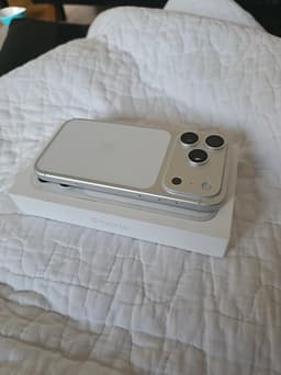 Iphone 17 pro som ny. Knappt använd.  Kvitto och kartong finns.