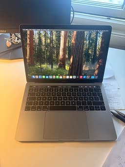 Apple MacBook Pro 13 tum grå 2018 touchbar