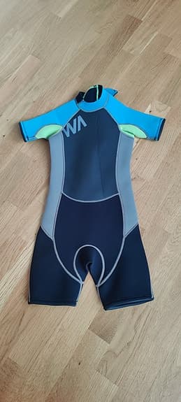 Våtdräkt. Stl 122-128