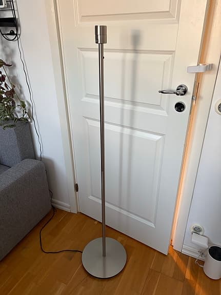 Ikea skaftet golvlampfot i förnicklad metall – mycket fint skick