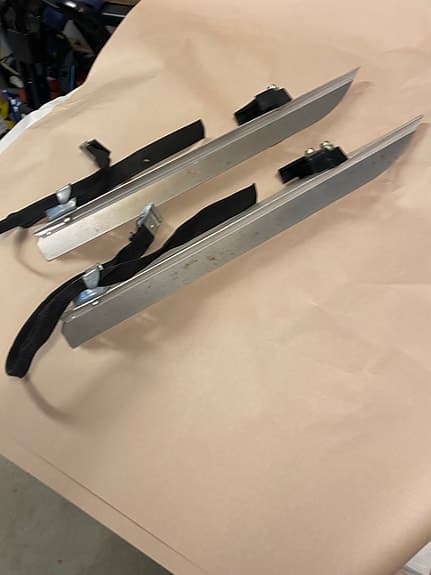 långfärdsskenor justerbara metall storlek ca 38-45