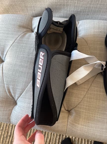 Bauer Lil Sport benskydd ishockey yth stl Lsvart röd
