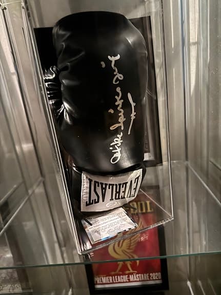 Everlast boxningshandskar samlarobjekt röd och svart
