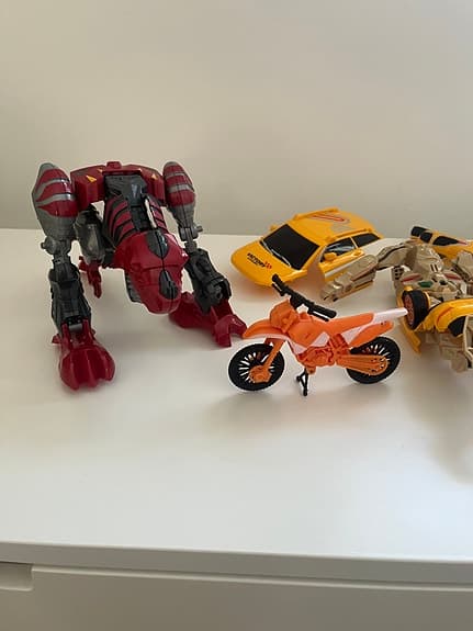 Blandade leksaksfordon och actionfigurer plast flerfärgad