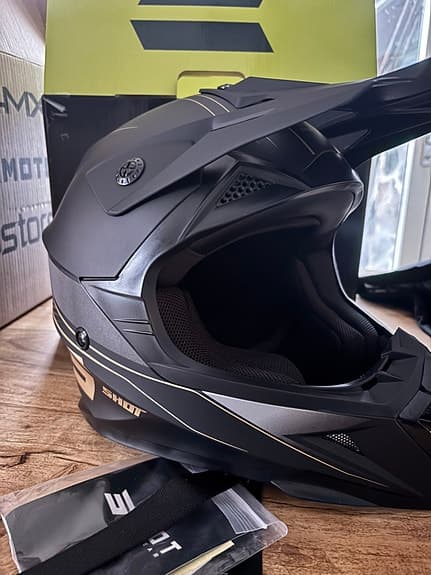Hjälm motocross skoter mm helt ny