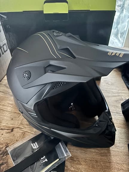 Hjälm motocross skoter mm helt ny