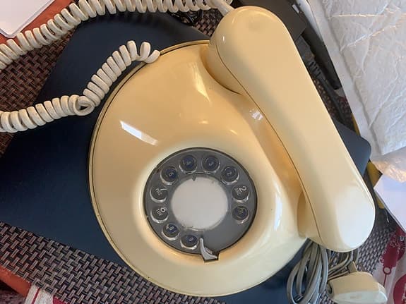 Vintage ITT Telefon - Klassisk Vridskiva Telefon i Beige/Creme