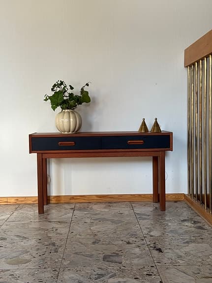SIDEBOARD / HALLBYRÅ I TEAK – 1960-TAL – RETRO VINTAGE