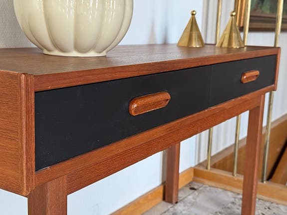 SIDEBOARD / HALLBYRÅ I TEAK – 1960-TAL – RETRO VINTAGE