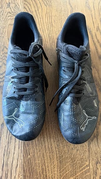 Puma fotbollsskor svart barn stl 36