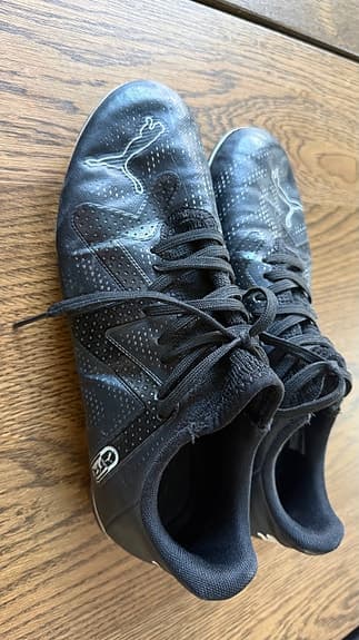 Puma fotbollsskor svart barn stl 36